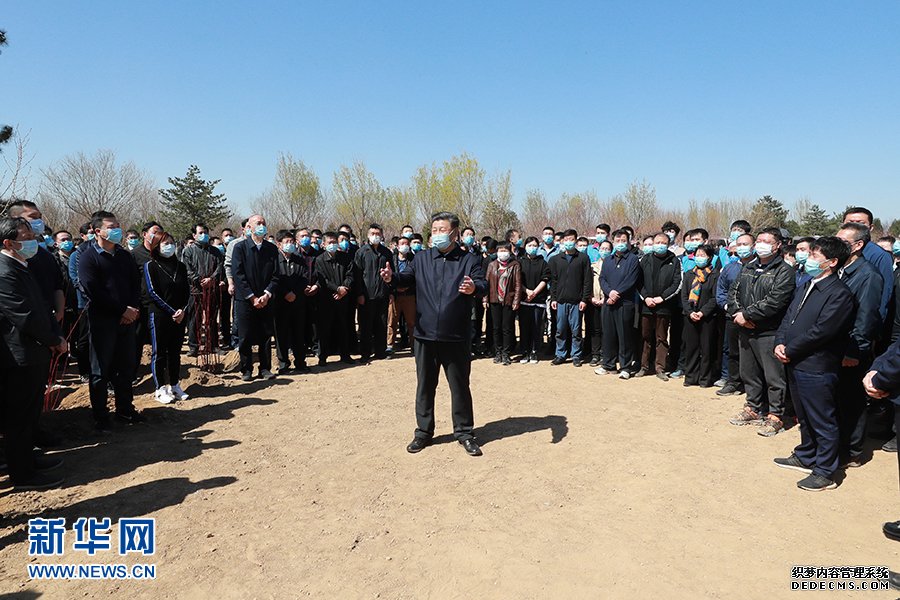 习近平在参加首都义务植树活动时强调 牢固树立绿水青山就是金山银山理念 打造青山常在绿水长流空气常新美丽中国